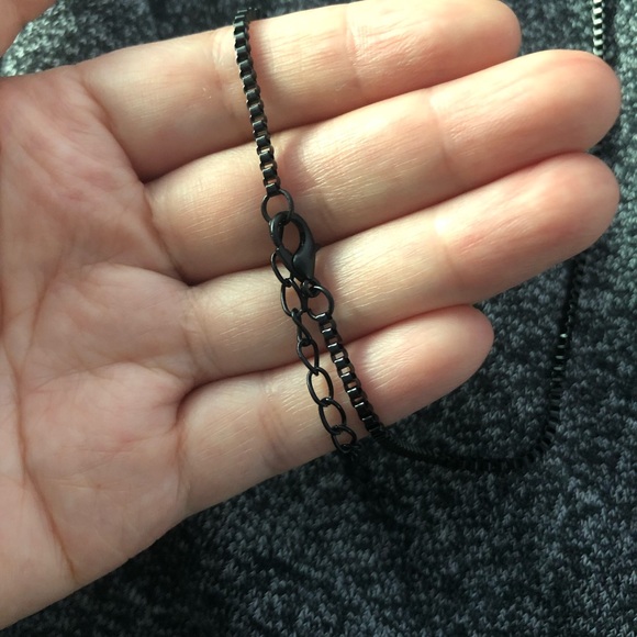 MAC Viva Glam Lightning Bolt Miley Cyrus Necklace - Picture 6 of 7